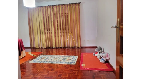 Moradia T5 para Venda em Campo