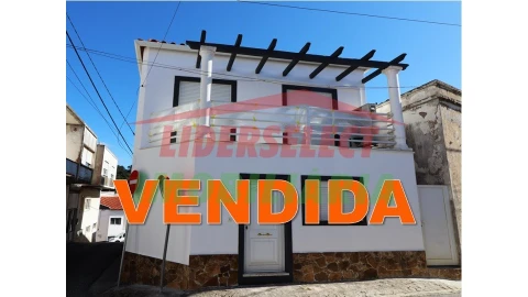 Moradia T2 para Venda em A dos Cunhados e Maceira