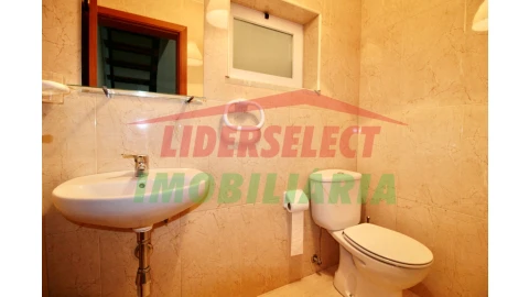 Moradia T2 para Venda em A dos Cunhados e Maceira