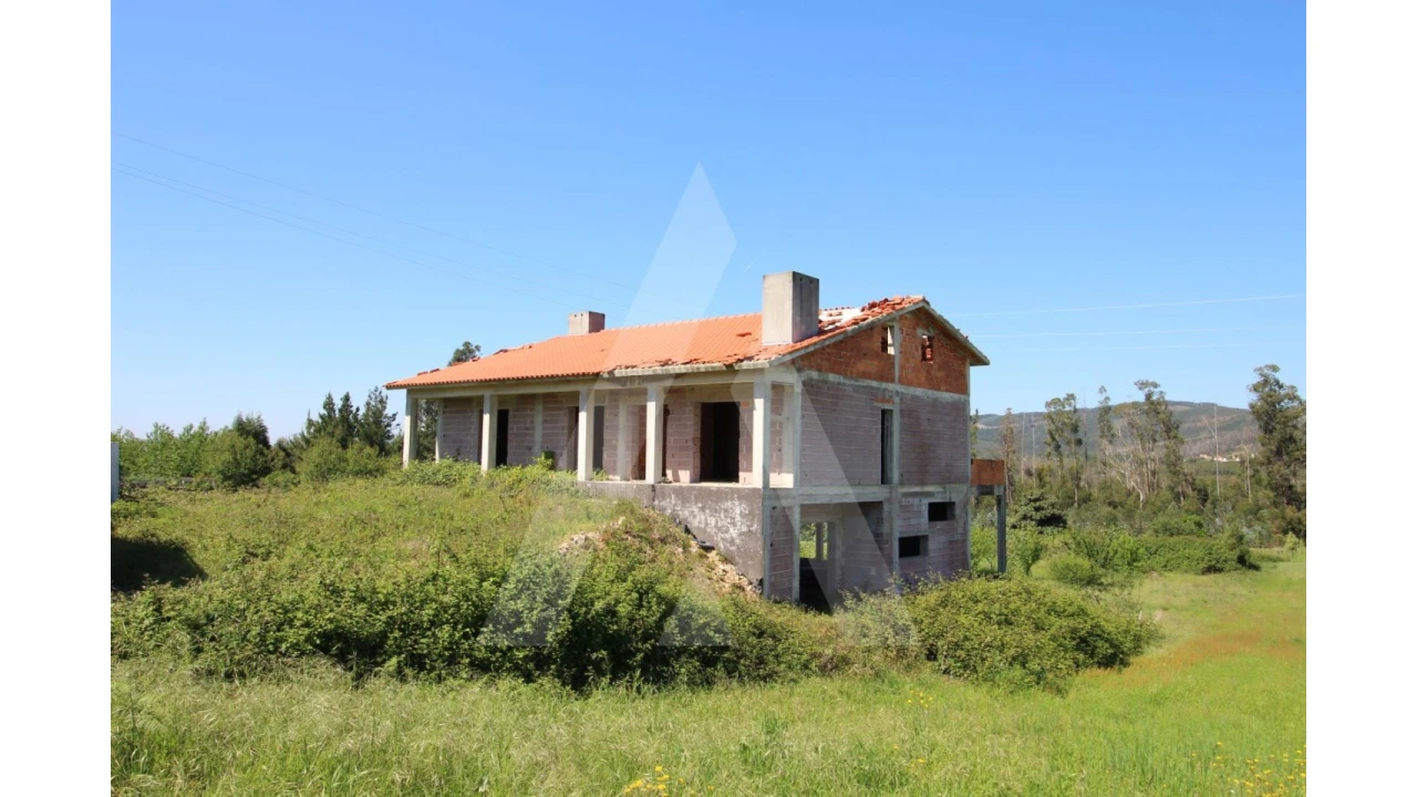 Moradia T3 para Venda em Préstimo e Macieira de Alcoba Foto 1