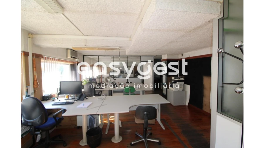 Loja para Venda em Sé Nova, Santa Cruz, Almedina e São Bartolomeu Foto 2