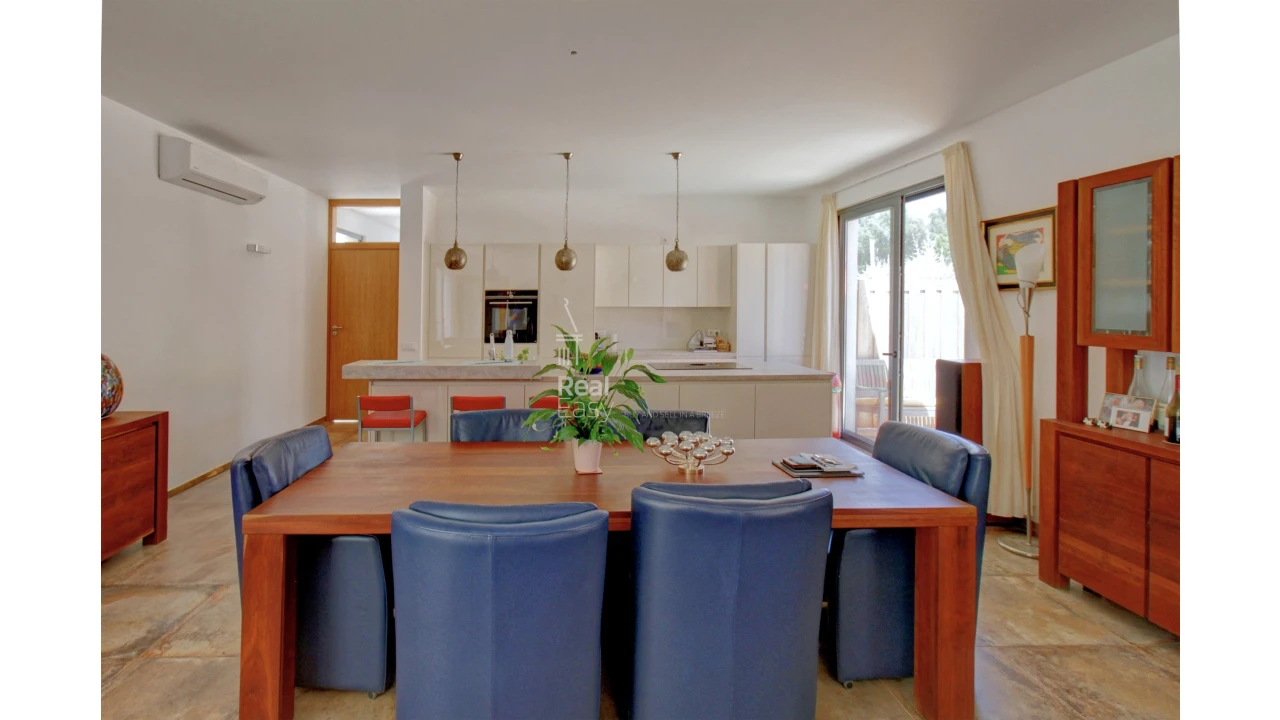 Moradia T9 para Venda em Olhão Foto 9