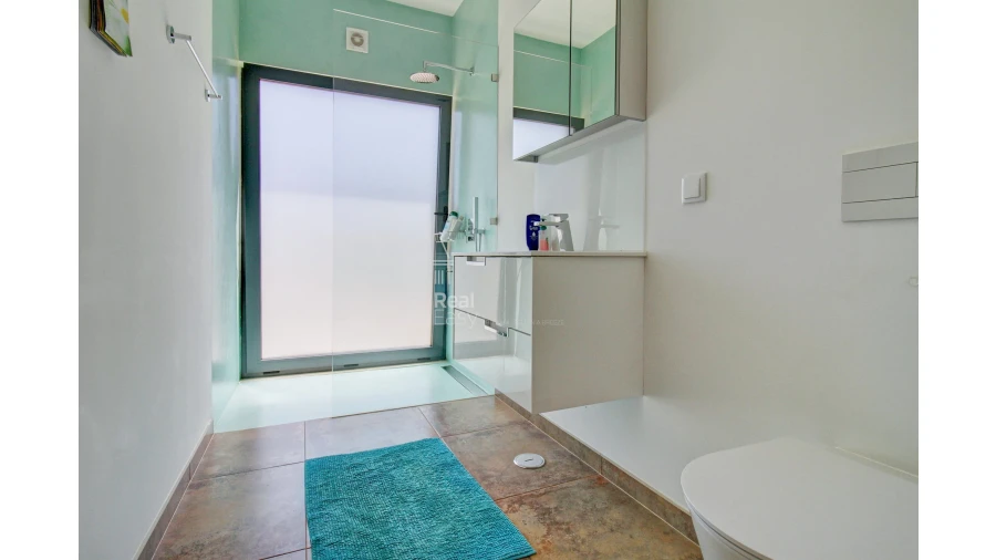 Moradia T9 para Venda em Olhão Foto 18