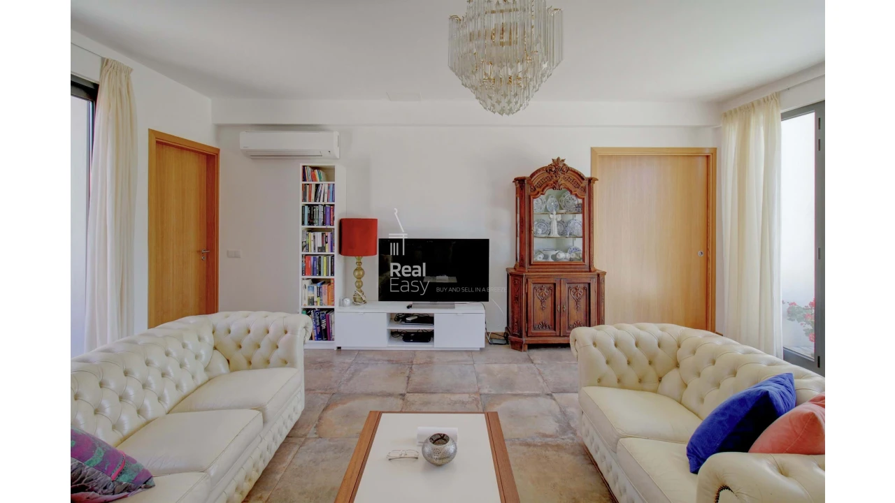 Moradia T9 para Venda em Olhão Foto 11