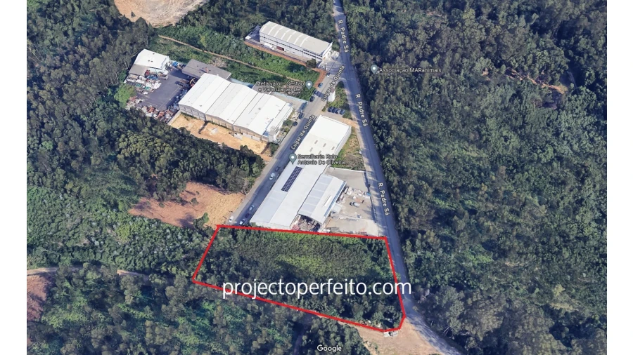 Terreno Comércio / Armazém para Venda em Paramos