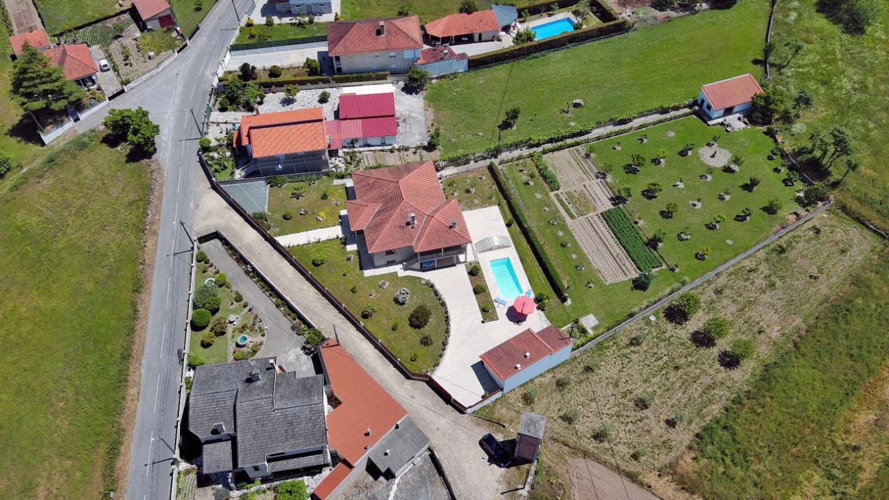 Moradia T4 para Venda em Lama de Arcos Foto 46