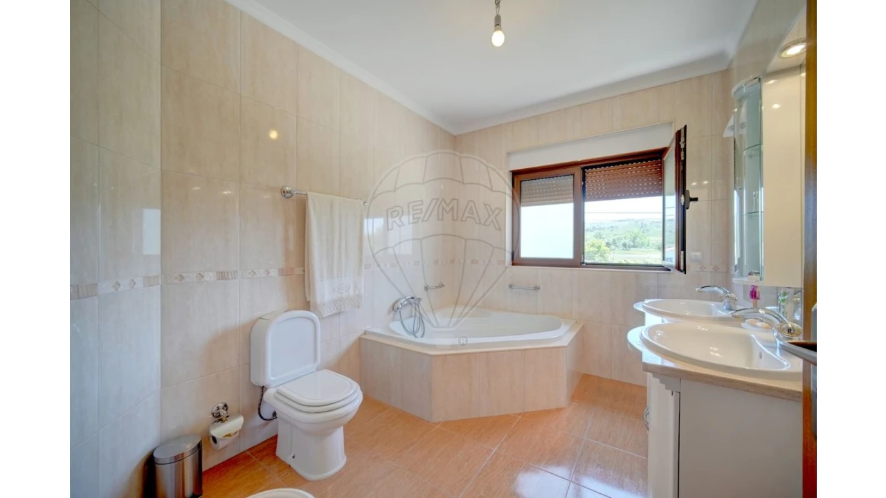 Moradia T4 para Venda em Lama de Arcos Foto 18