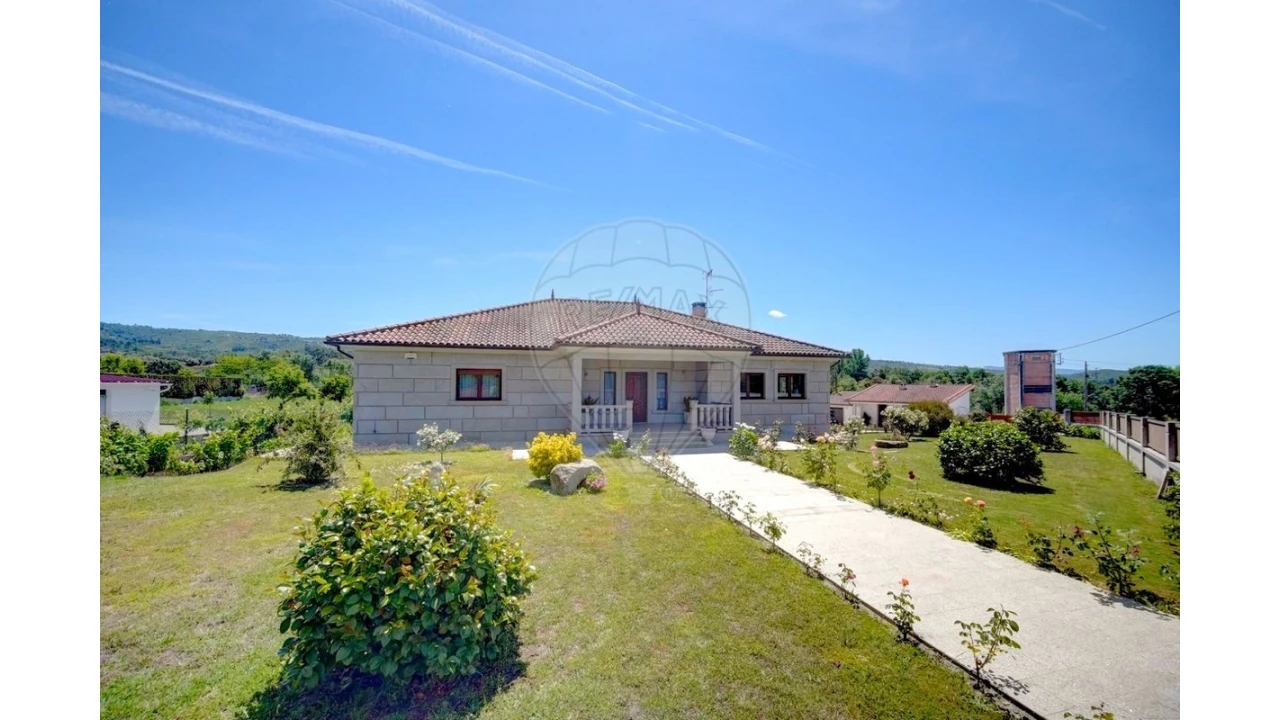 Moradia T4 para Venda em Lama de Arcos Foto 5