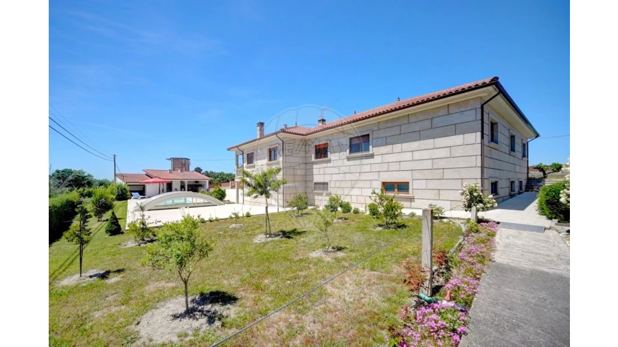 Moradia T4 para Venda em Lama de Arcos Foto 4