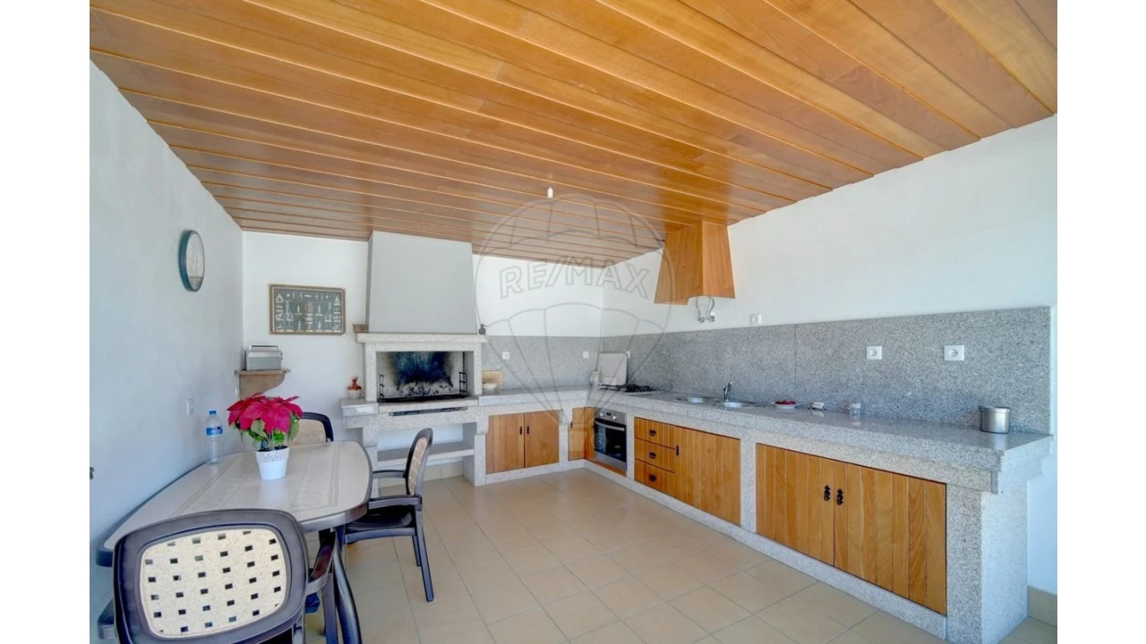 Moradia T4 para Venda em Lama de Arcos Foto 3