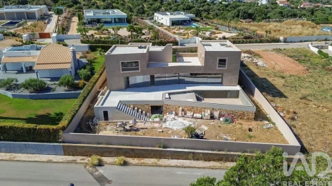 Moradia T5 para Venda em Odiaxere