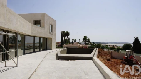 Moradia T5 para Venda em Odiaxere