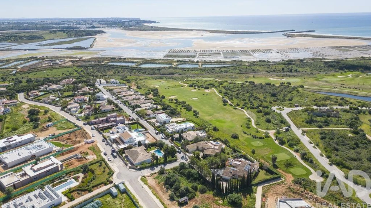 Moradia T5 para Venda em Odiaxere Foto 10