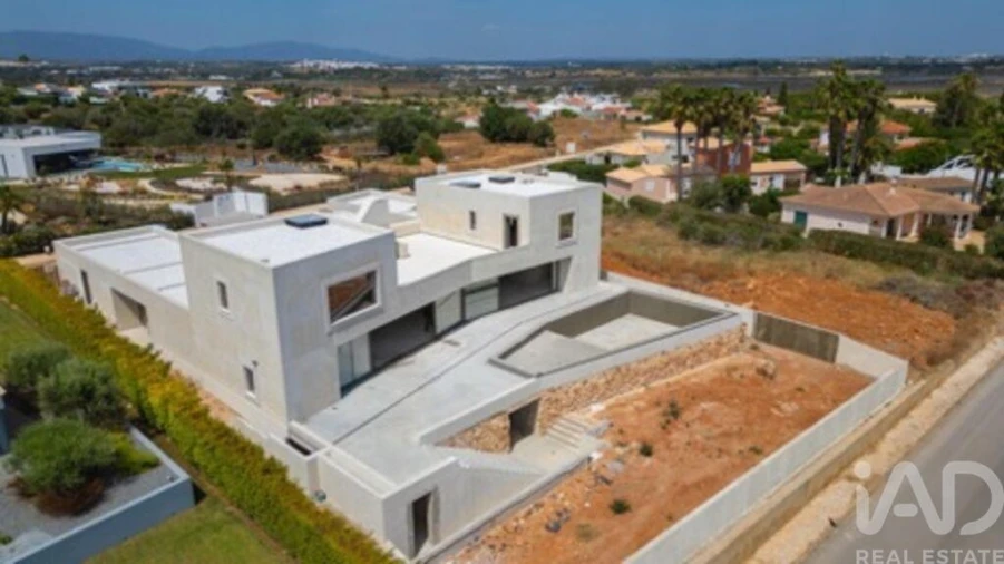 Moradia T5 para Venda em Odiaxere Foto 9