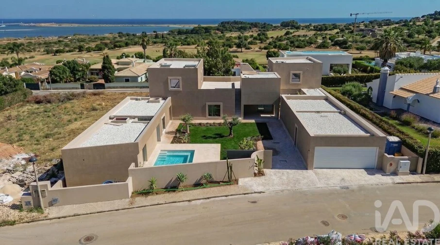 Moradia T5 para Venda em Odiaxere Foto 3