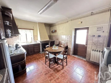 Moradia T8 para Venda em Vila Cortes da Serra