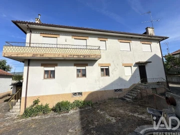 Moradia T8 para Venda em Vila Cortes da Serra