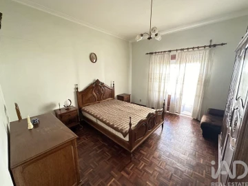 Moradia T8 para Venda em Vila Cortes da Serra