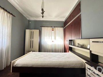 Moradia T8 para Venda em Vila Cortes da Serra