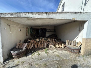 Moradia T8 para Venda em Vila Cortes da Serra