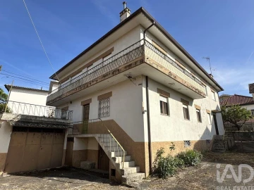 Moradia T8 para Venda em Vila Cortes da Serra