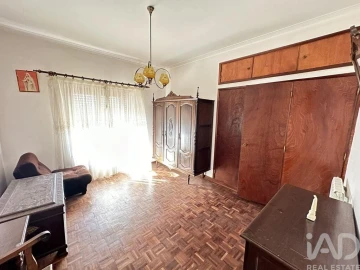 Moradia T8 para Venda em Vila Cortes da Serra