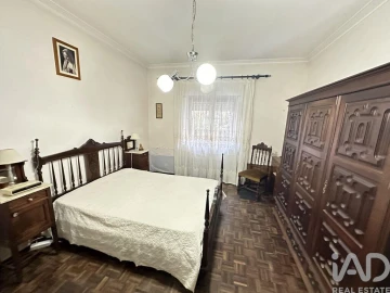 Moradia T8 para Venda em Vila Cortes da Serra