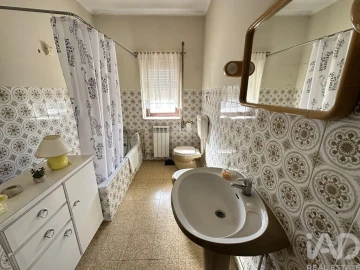 Moradia T8 para Venda em Vila Cortes da Serra