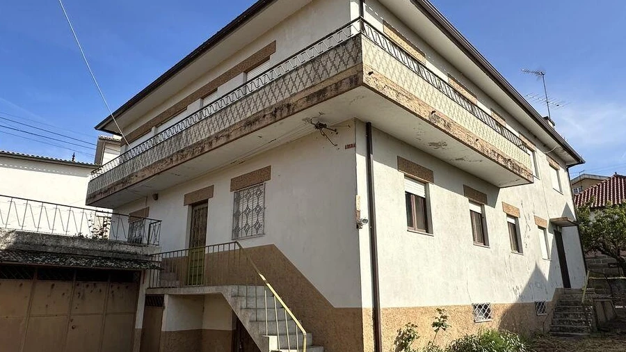 Moradia T8 para Venda em Vila Cortes da Serra