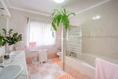 Moradia T7 para Venda em Marvila, Ribeira Santarém, São Salvador, São Nicolau