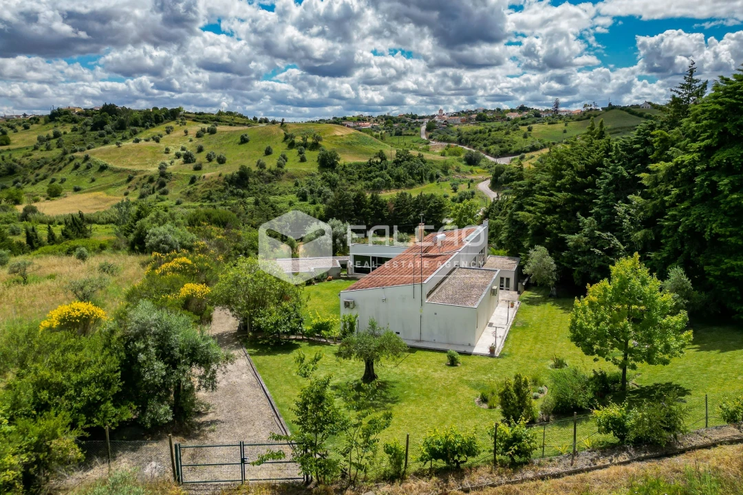 Moradia T4 para Venda em Moçarria Foto 11