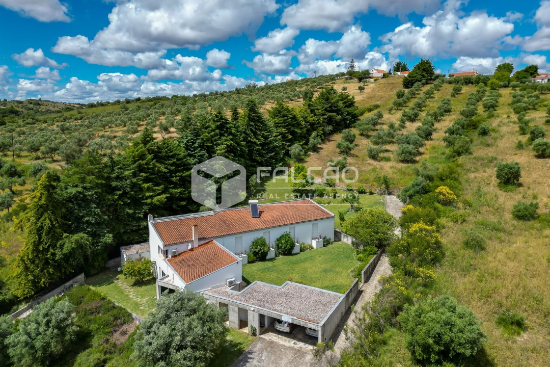 Moradia T4 para Venda em Moçarria Foto 3