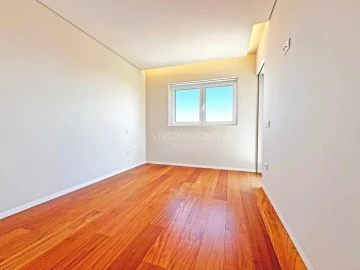 Apartamento T4 para Venda em Póvoa de Varzim, Beiriz e Argivai