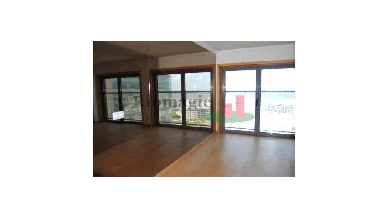 Apartamento T3 para Venda em Parque das Nações Foto 3