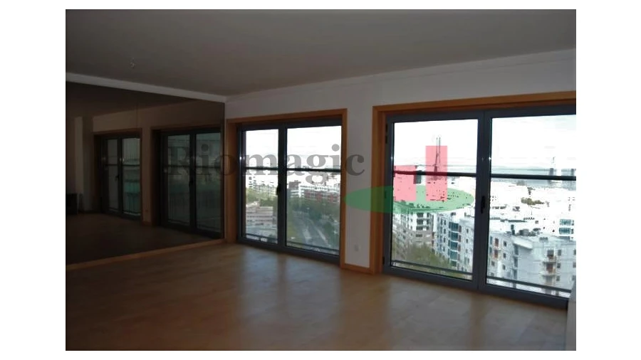 Apartamento T3 para Venda em Parque das Nações Foto 4