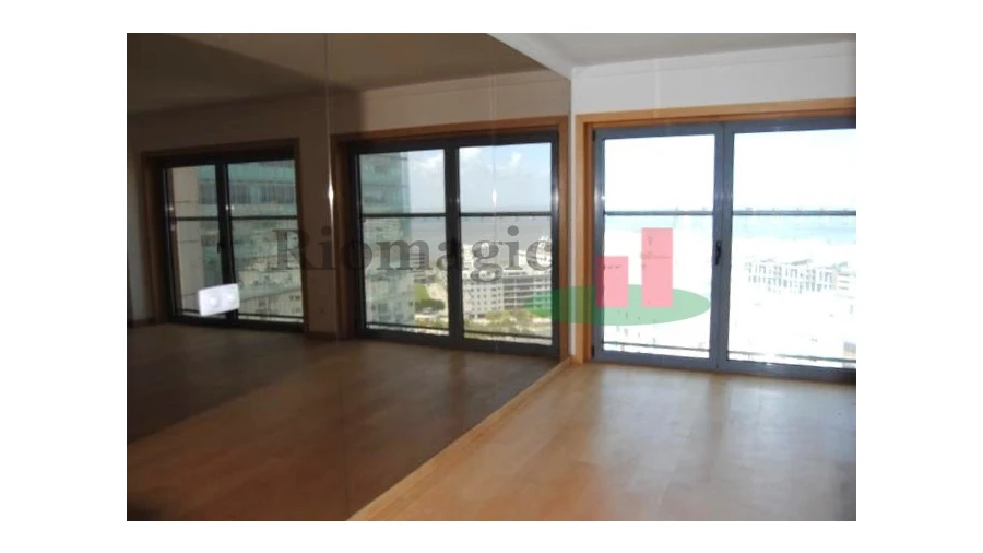 Apartamento T3 para Venda em Parque das Nações Foto 3