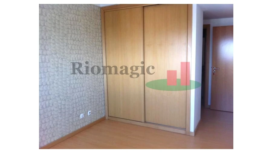 Apartamento T3 para Venda em Parque das Nações Foto 5