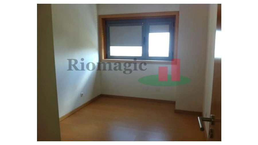 Apartamento T3 para Venda em Parque das Nações Foto 6