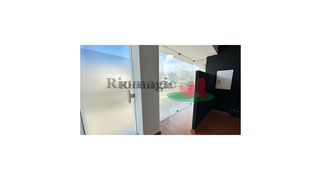 Loja para Arrendamento em Rio Maior Foto 5