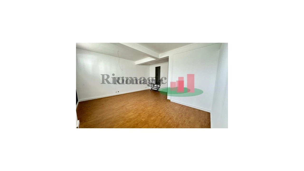 Loja para Arrendamento em Rio Maior Foto 7