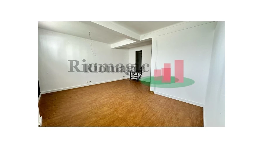 Loja para Arrendamento em Rio Maior Foto 7