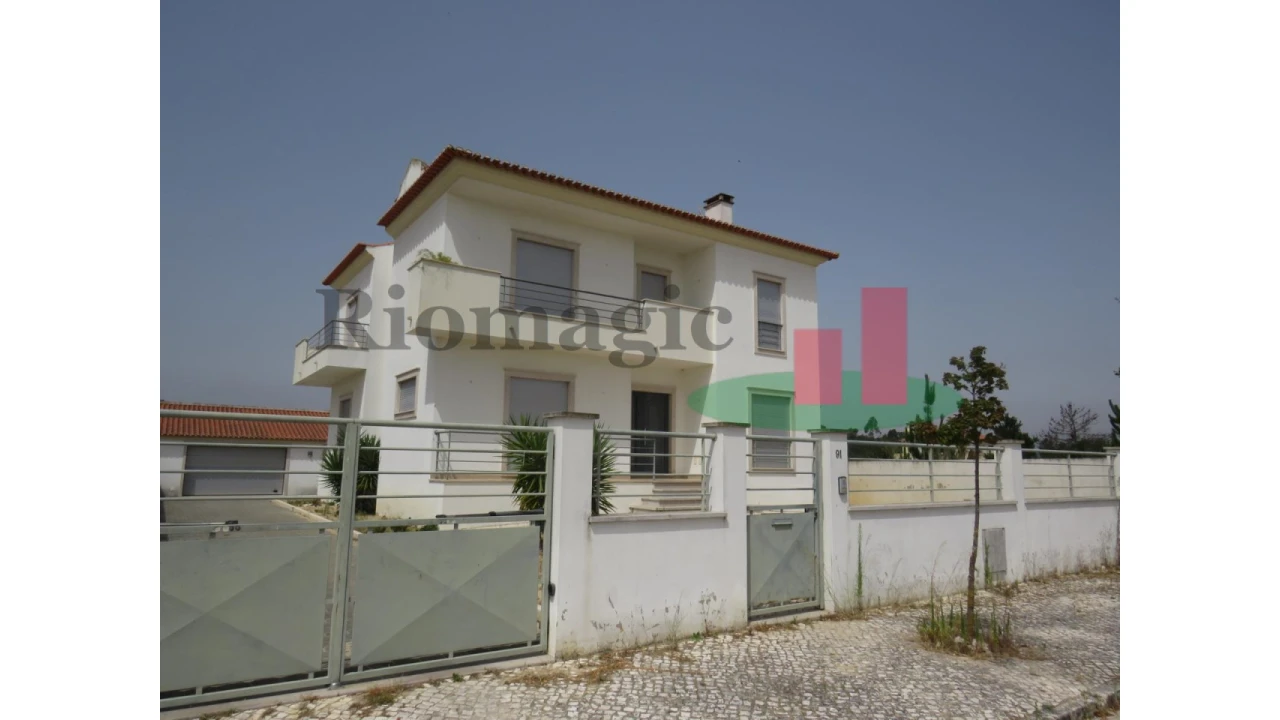 Moradia T4 para Venda em Rio Maior Foto 5