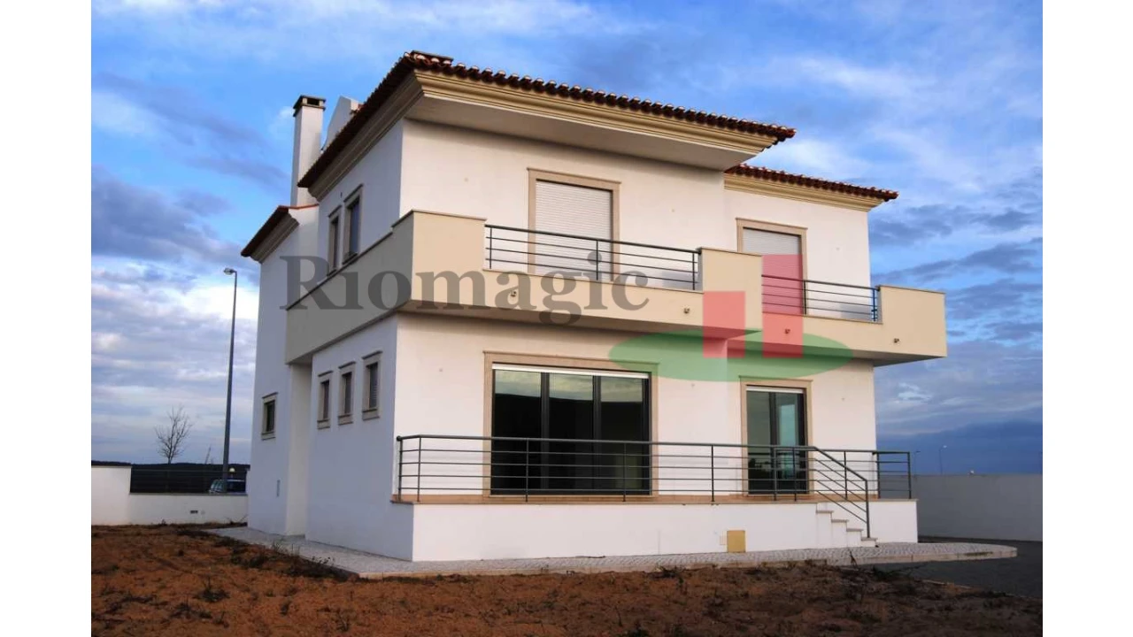 Moradia T4 para Venda em Rio Maior Foto 4