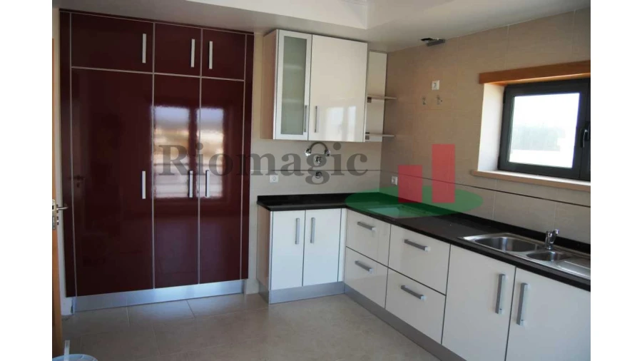 Moradia T4 para Venda em Rio Maior Foto 10