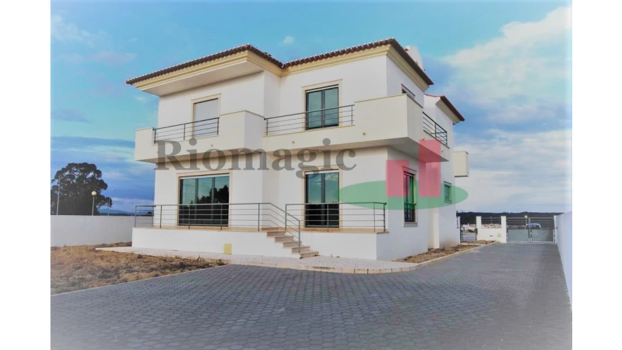 Moradia T4 para Venda em Rio Maior Foto 3