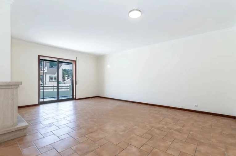 Moradia T3 para Venda em Branca Foto 3