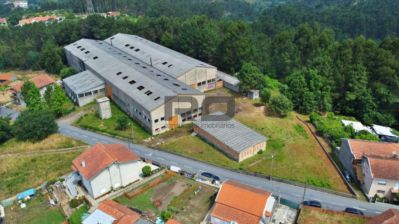 Armazém para Venda em Foz do Sousa e Covelo Foto 1