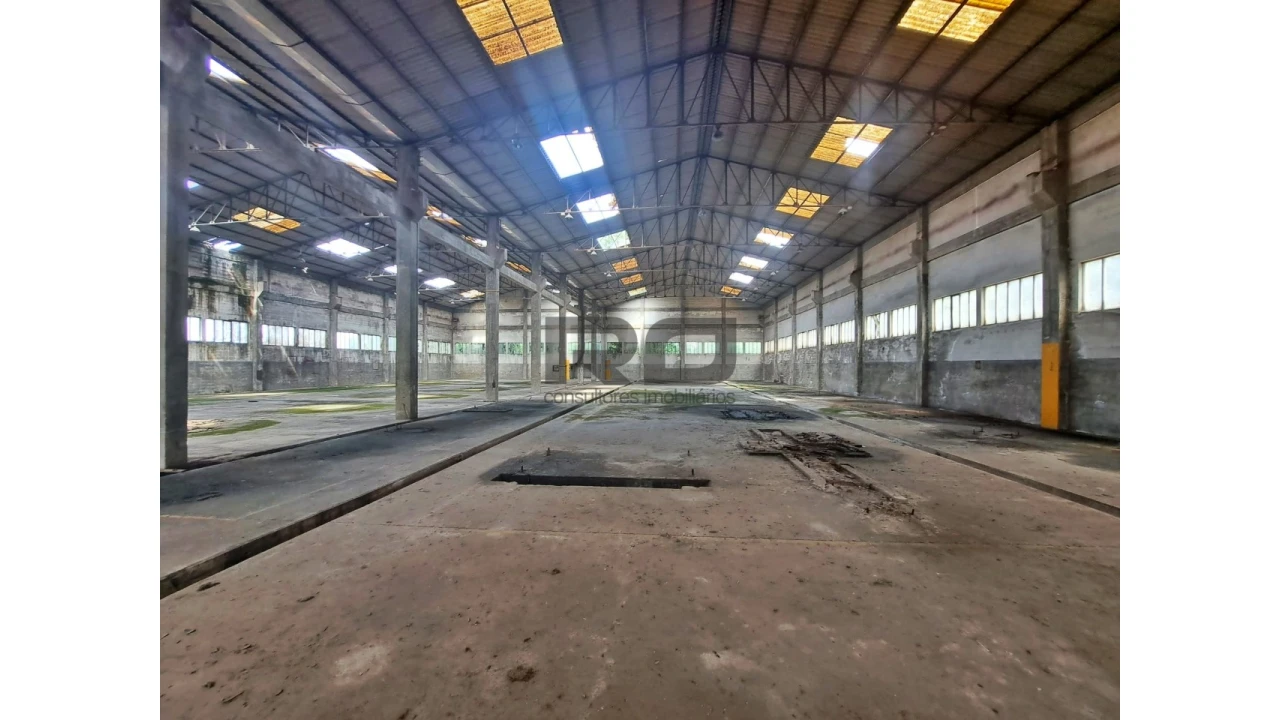 Armazém para Venda em Foz do Sousa e Covelo Foto 2