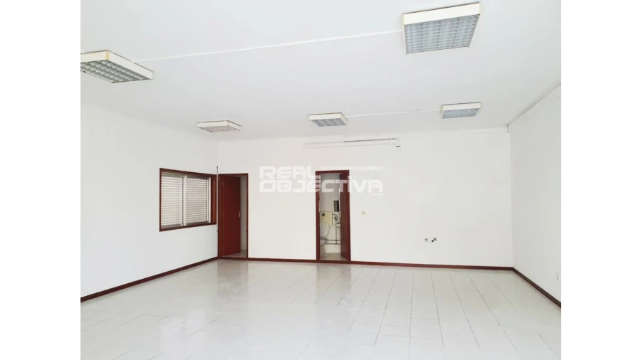 Loja para Arrendamento em São Mamede de Infesta e Senhora da Hora Foto 4