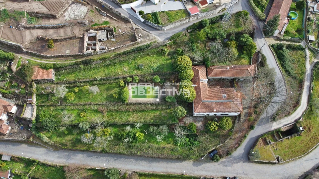 Moradia T6 para Venda em São Tomé de Negrelos Foto 2
